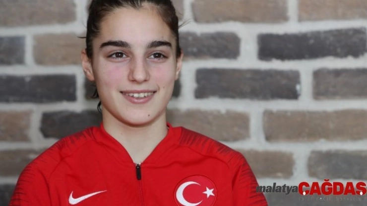 Beyza Kara: 'Ay-yıldızlı formayı giymek büyük bir onur'