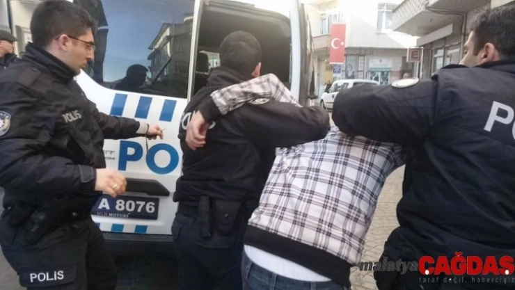 Bıçakla banka soymaya çalışan zanlı yakalandı