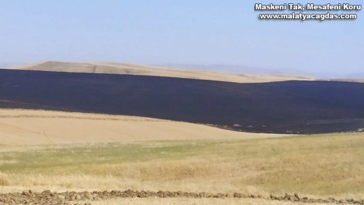 Biçerdöverden çıkan kıvılcım, 10 bin dönümlük ekili alanı küle çevirdi