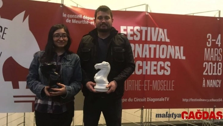 Bilecikli satranççılar Babaoğlu çiftine 'Ulusal Usta' ödülü