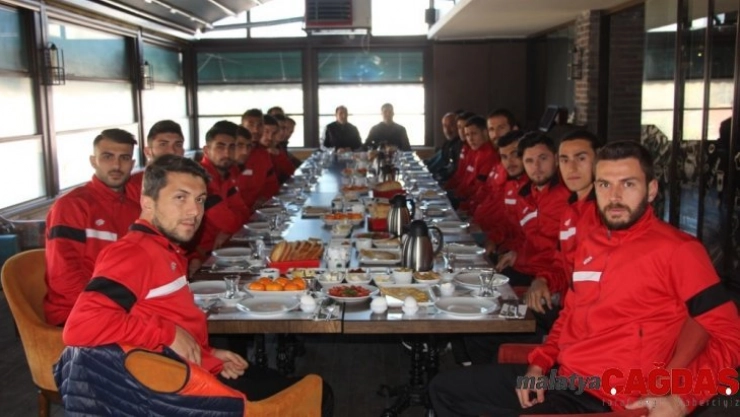 Bilecikspor'a AK Partili meclis üyesinden kahvaltı