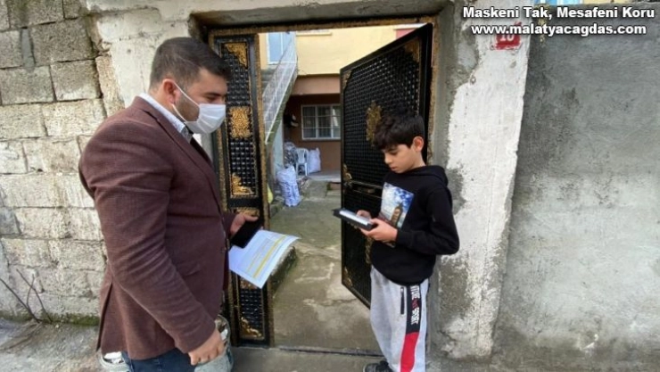 Bilgi yarışmasının talihlileri hediyelerine kavuştu