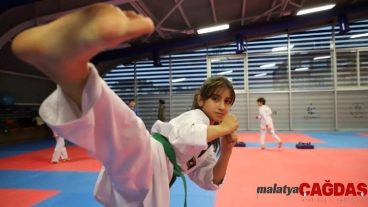 Bilgievi'nde tekvando öğreniyorlar