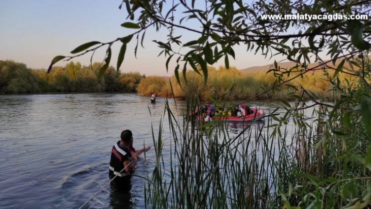 Bingöl'de baraj sularının yükselmesiyle mahsur kalan 30 kişi kurtarıldı