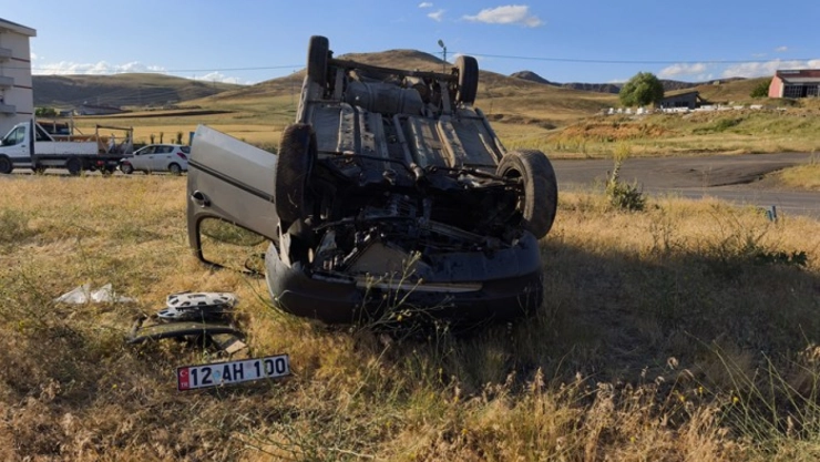 Bingöl'de Kontrolden Çıkan Araç Takla Attı: 3 Kişi Yaralı