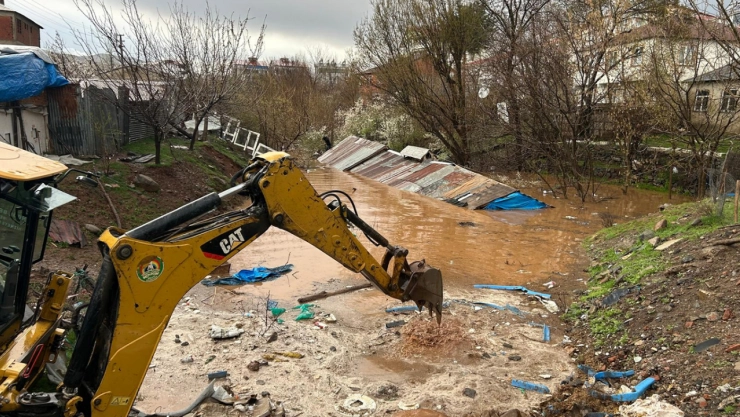 Bingöl'de yoğun yağış sele neden oldu