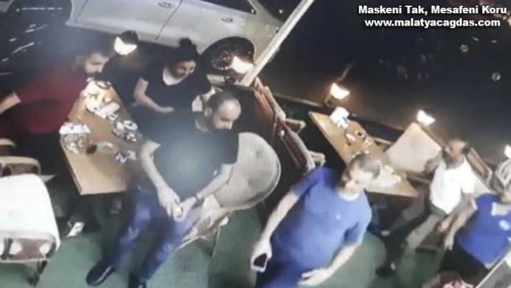 Bingöl'deki deprem güvenlik kameralarına yansıdı