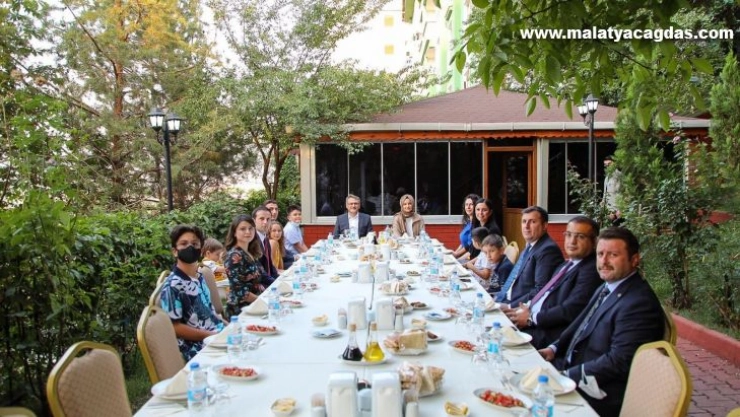 Bingöl'den tayini çıkan kaymakamlara veda yemeği