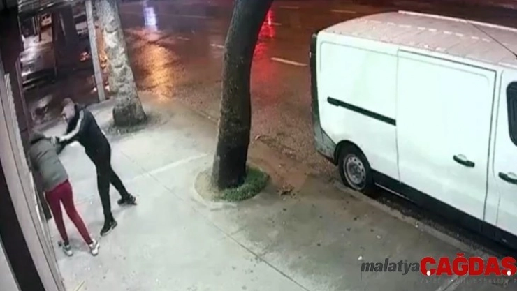 Bir kadına şiddet görüntüsü de Bursa'dan