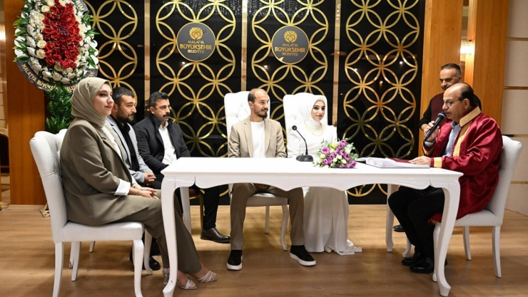 Bir yılda 433 çiftin nikâhını kıydı