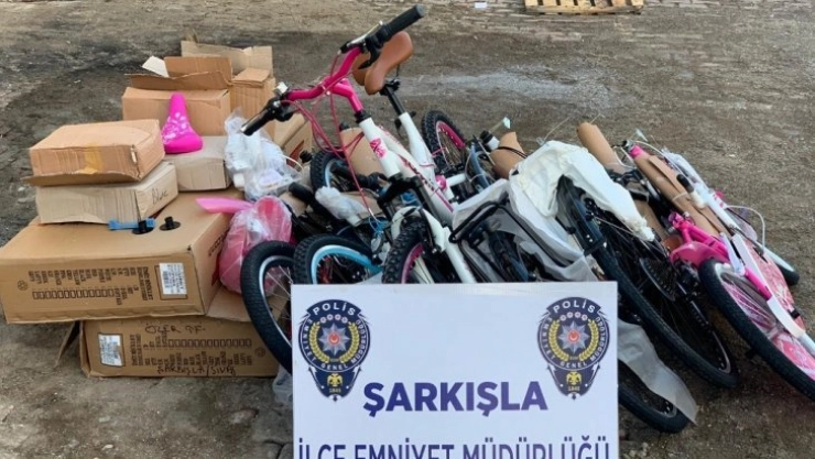 Bisiklet hırsızları yakayı ele verdi