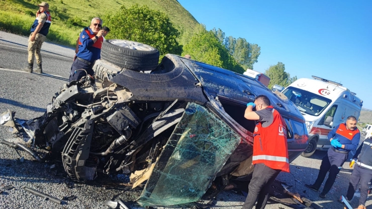 Bitlis'te Trafik Kazası 2 kişi öldü, 1 kişi yaralandı