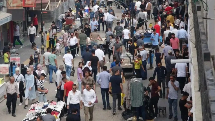 BM 2024 Nüfus Tahminleri: Yaşlanan Dünya, Genç Türkiye