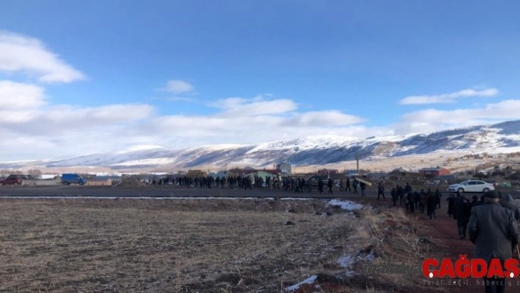 Boğazı kesilmiş ve silahla vurulmuş erkek cesedi bulundu