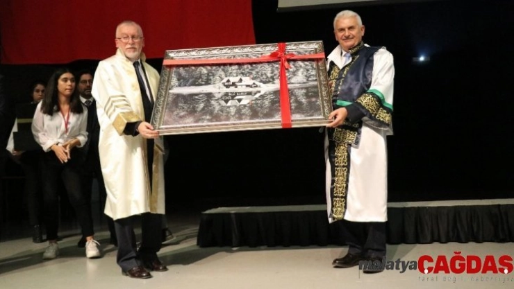 Bolu'da, son Başbakan Yıldırım'a fahri doktora ünvanı verildi