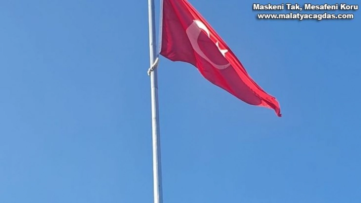 Bölükyayla'ya dev Türk Bayrağı dalgalandırıldı