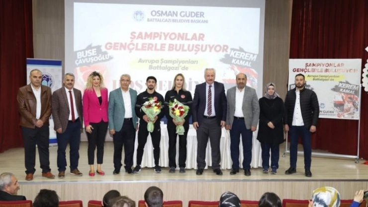 Budapeşte şampiyonları Battalgazi'deki gençlerle buluştu