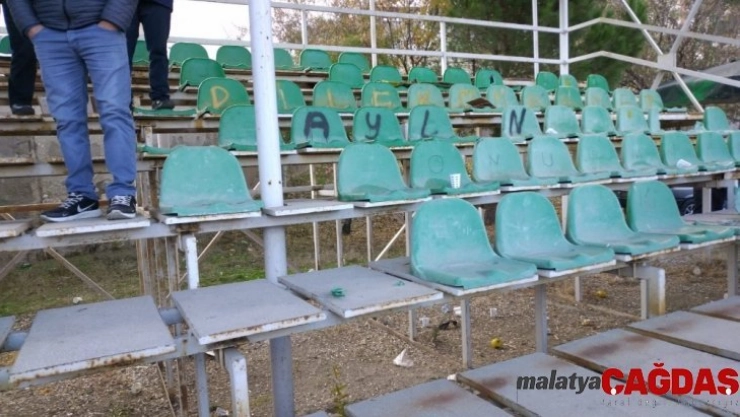 Buldan stadının hali içler acısı