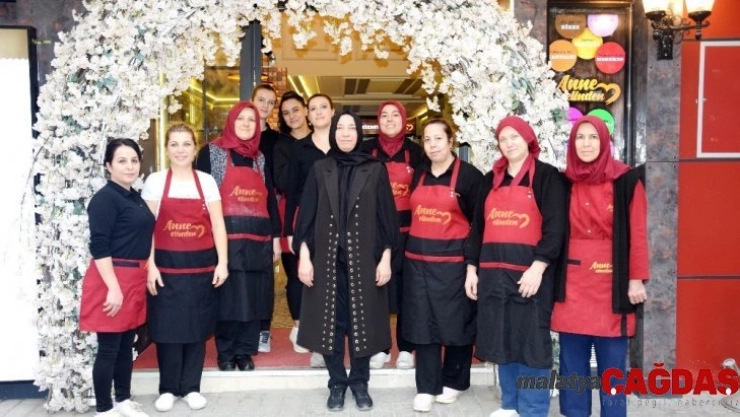 Burada yemekler 'Anne Elinden'