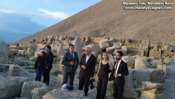 Büyükelçi Peralta Nemrut Dağı'na tırmandı