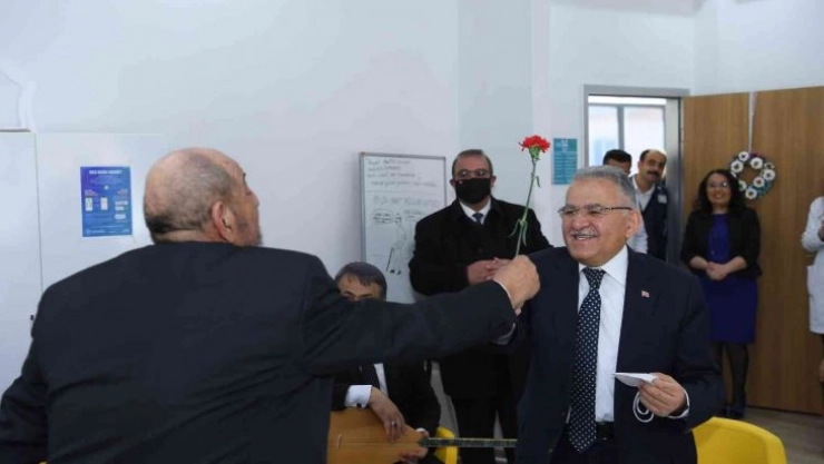 Büyükkılıç, ulu çınarlar ile konser ve tiyatro gösterinde kucaklaşacak