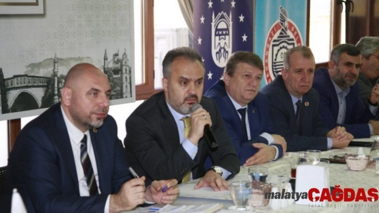 Büyükşehir Belediye Başkanı Alinur Aktaş Orhangazili muhtarlarla buluştu