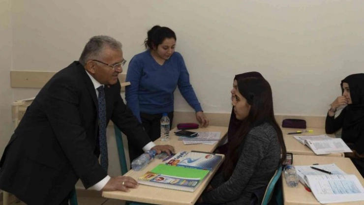 Büyükşehir KAYMEK Yaz Kursları'na bir haftada 5 bin kayıt