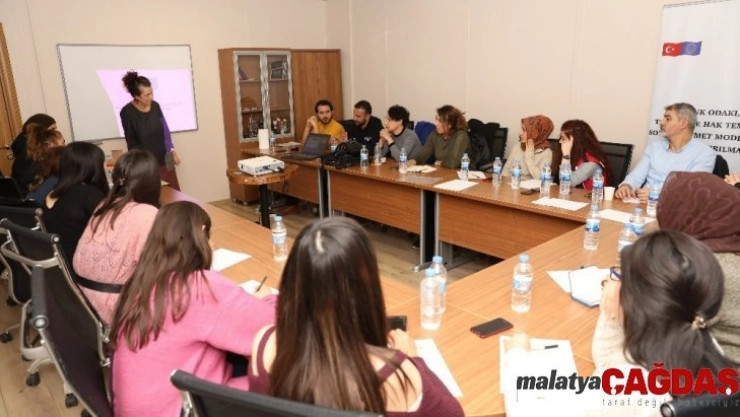 Büyükşehir personeline 'Çocuk odaklı belediyecilik' ve 'stratejik planlama' eğitimi