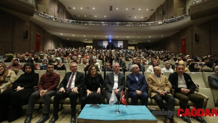 Büyükşehir, şair Nurullah Genç'i şiir severlerle buluşturdu