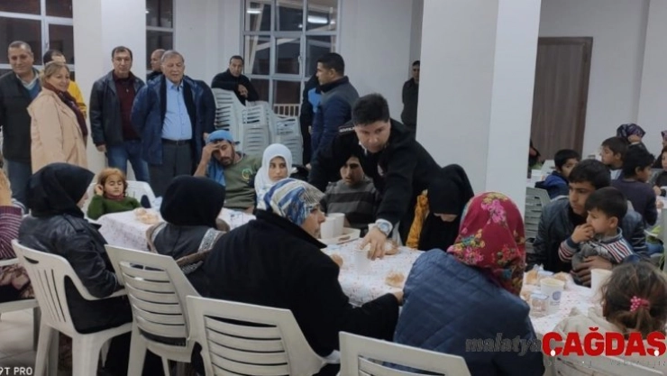 Çadırda mahsur kalan mülteciler kurtarıldı