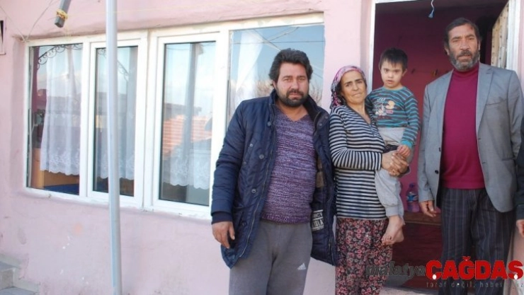 Çadırda yaşam mücadelesi veren aileye yardım eli