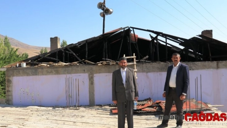 Camide korkutan yangın