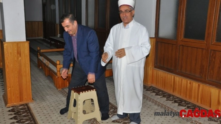 Camilerdeki tabureler kaldırılıyor