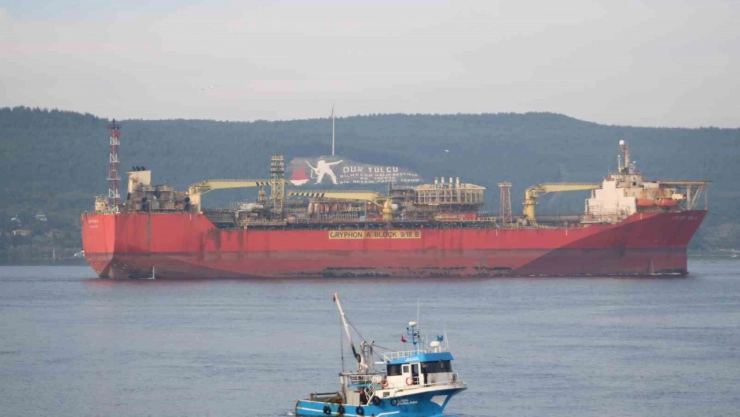 Çanakkale Boğazı'ndan yüzer üretim, depolama ve boşaltma gemisi geçti