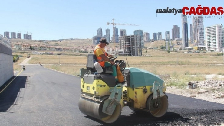 Çankaya'da asfalt çalışmaları ara vermeden devam ediyor