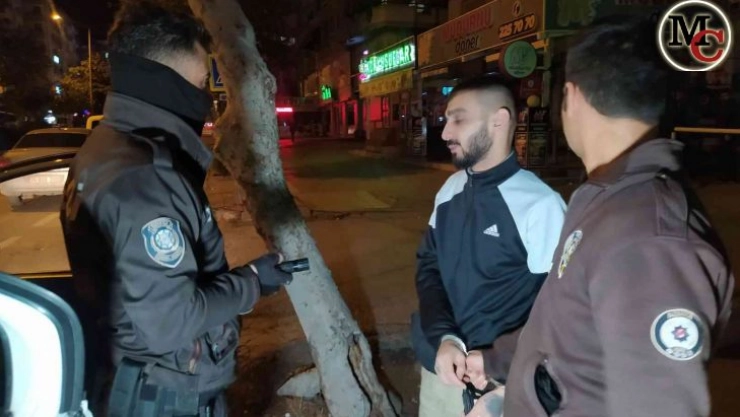 Çantasından hassas terazi ve satışa hazır halde uyuşturucu çıktı, bekçilere 'Senin o zaman' diyerek kendini savundu