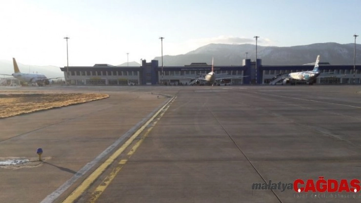 Çardak Havalimanı'nda 601 bin 287 yolcuya hizmet verildi