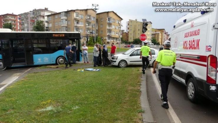 Cenazeye giderken kaza yaptılar: 3 yaralı