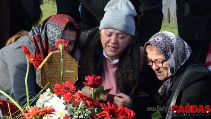 Ceren'in annesinden duygulandıran sözler: 'Doğum gününde mezarına senin kıyafetlerini giydim de geldim'
