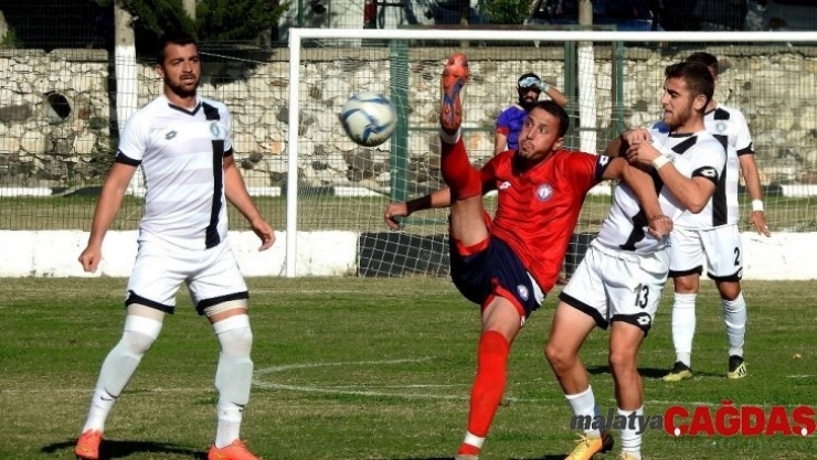 Çeşme Belediyespor hem galibiyeti hem de liderliği kaçırdı