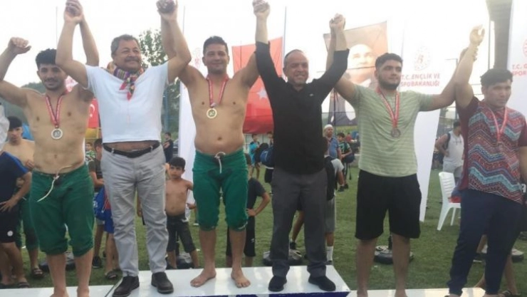 Ceyhanlı güreşçiler 8 madalya ile döndü