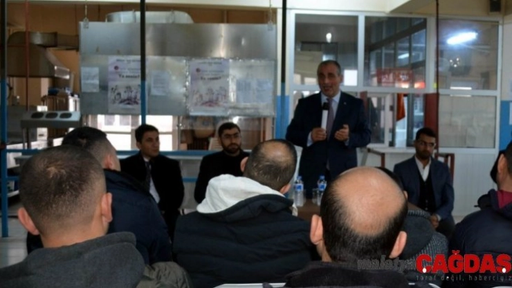 Cezaevinde din istismarı ile terör örgütleri hakkında konferans verildi