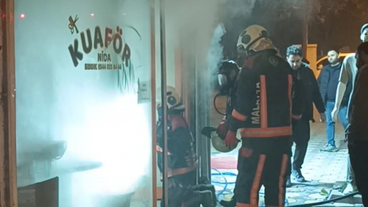 Cezmi Kartay Caddesi'ndeki İşyerinde Yangın: Olayda maddi hasar oluştu