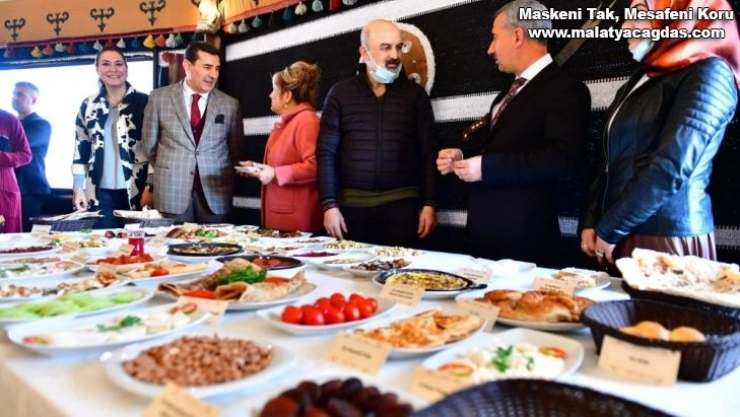 Çınar, kayısı çiçeği şenliği davetlilerini Çırmıhtı'da ağırladı