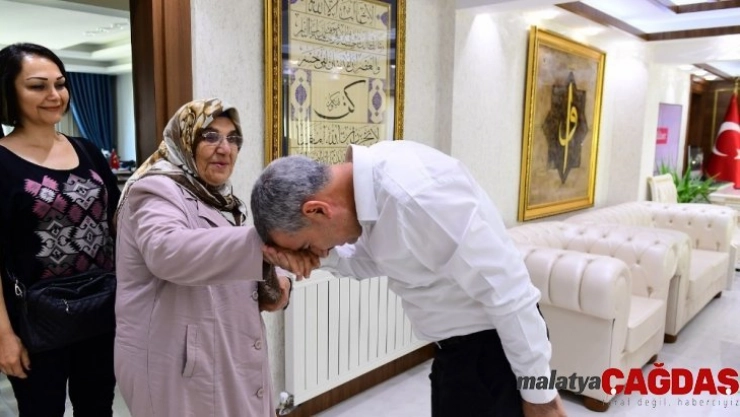 Çınar'a ilkokul öğretmeninden duygulandıran ziyaret