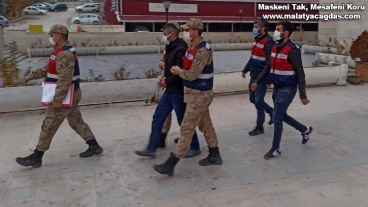 Cinayet ve 5 suçtan 70 yıl cezası bulunan şahıs yakalanıp, tutuklandı