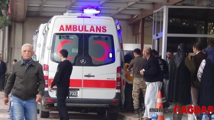 Çobanbey'de zırhlı araç devrildi, 3 asker yaralandı