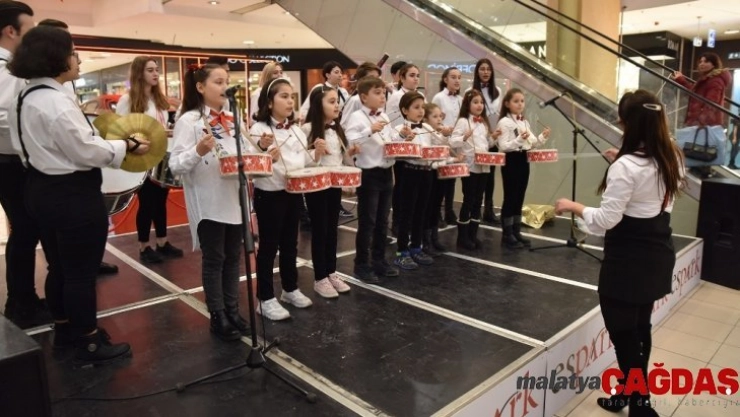 Çocuk ve Gençlik Korosu ilk kez sahnede