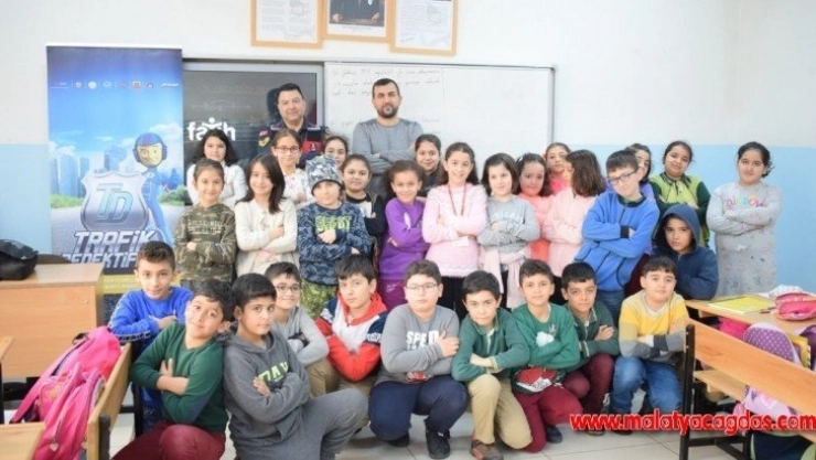 Çocuklara trafik eğitimi verildi