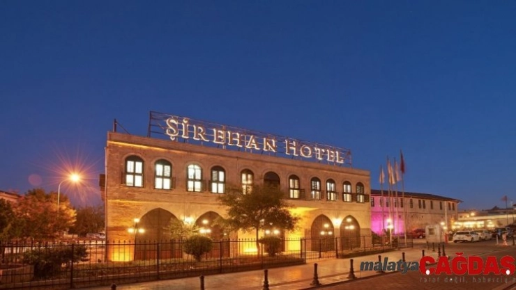 Coşkun Sabah gazeteciler için sahne alacak